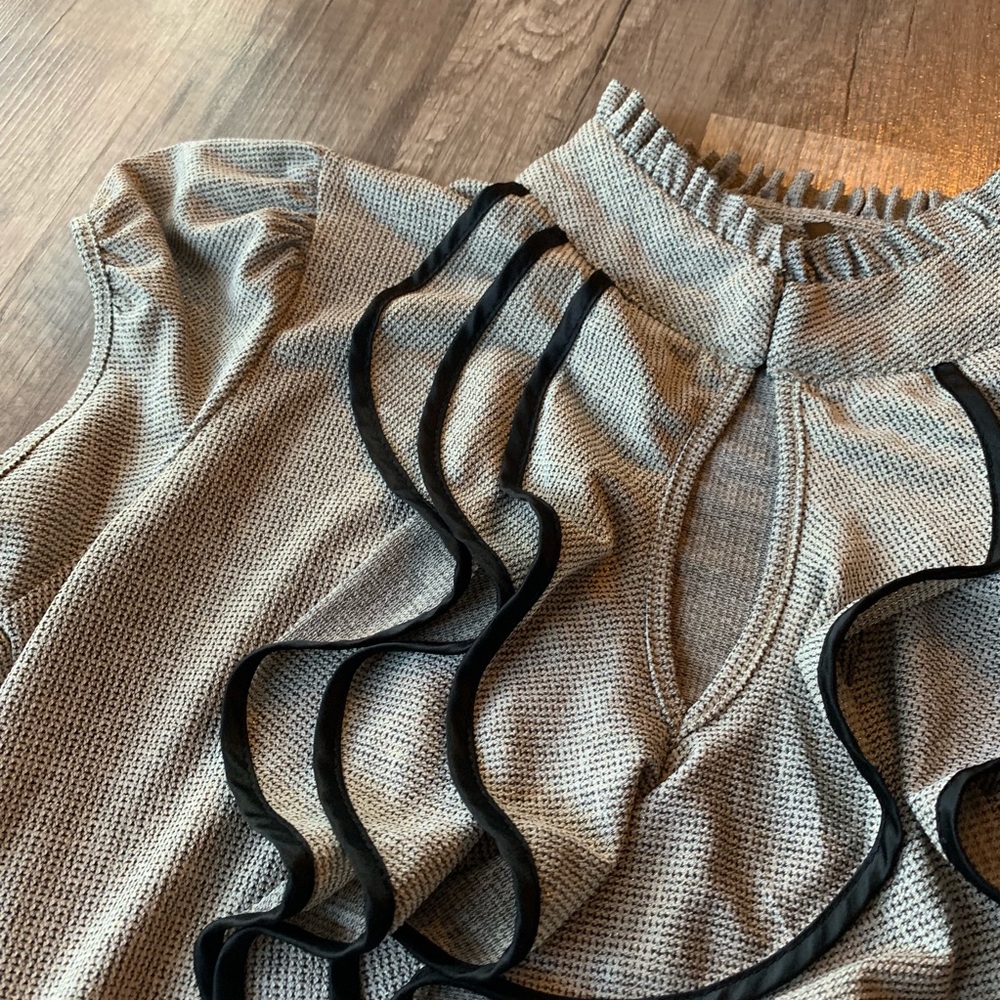 Ruffled top - Picture 2 of 8